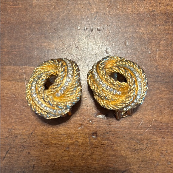 Dior Vintage Elegant Gold Knot Clip-on Earrings - Picture 1 of 2